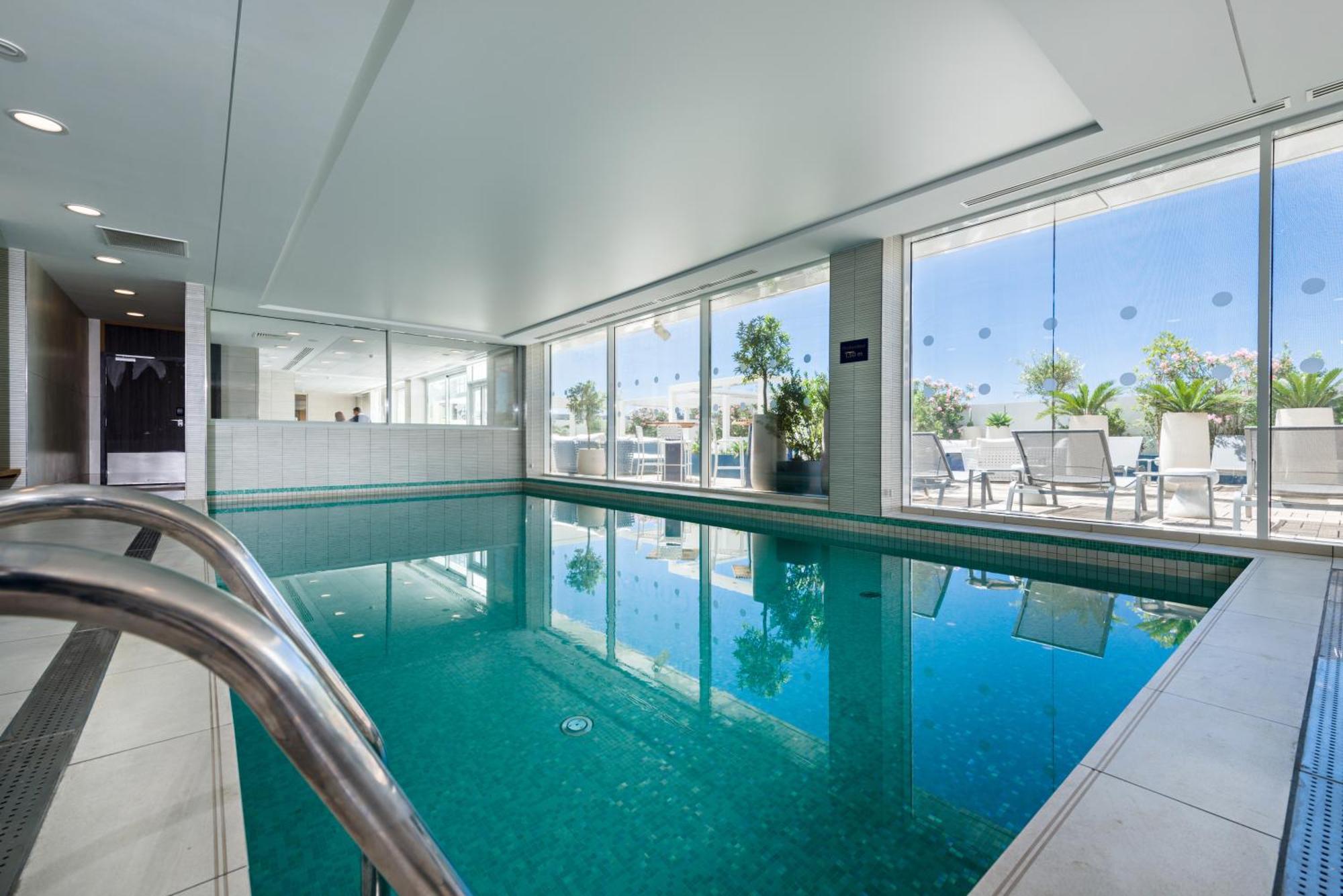 Golden Tulip Marseille Euromed Hotel Exterior photo