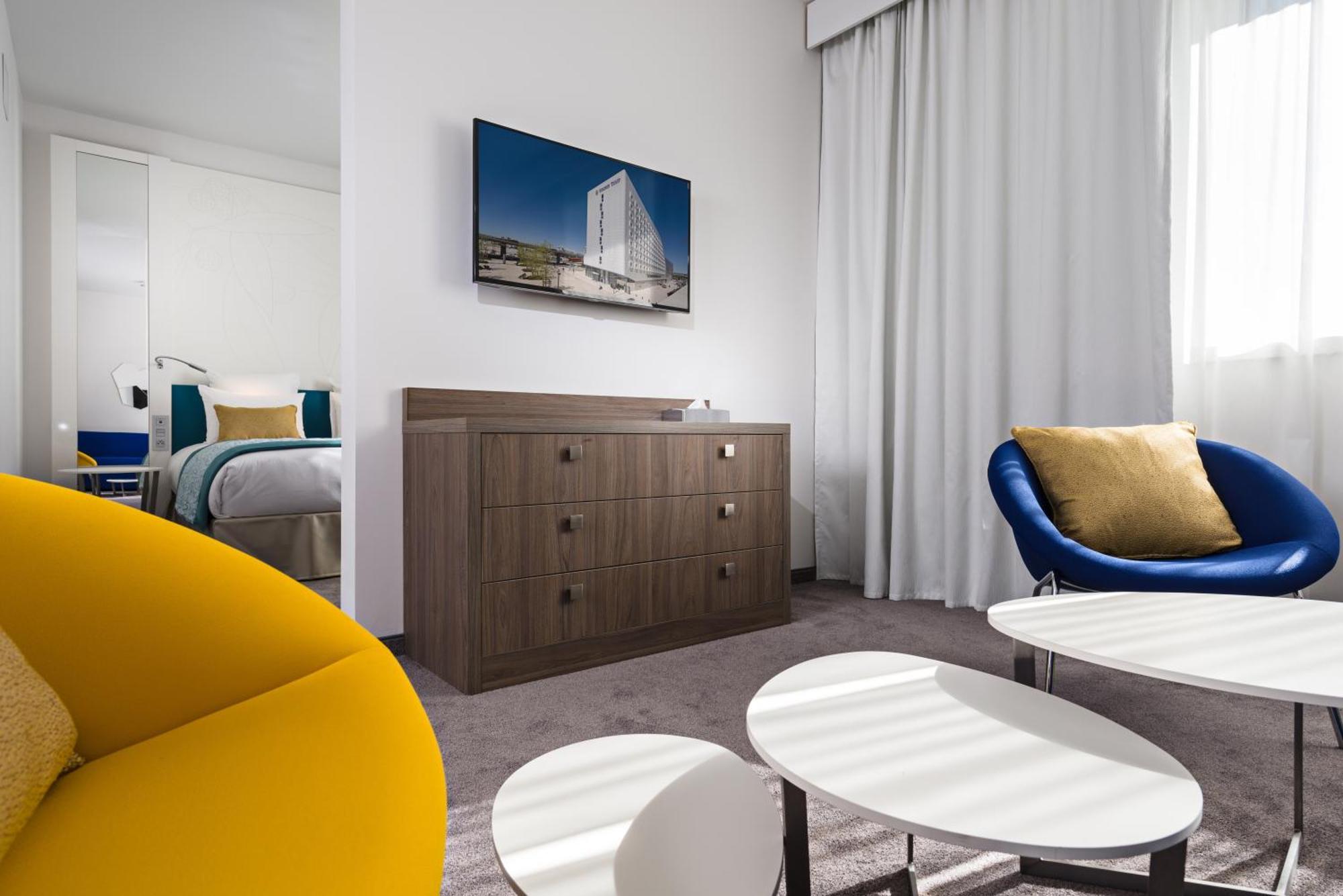 Golden Tulip Marseille Euromed Hotel Exterior photo