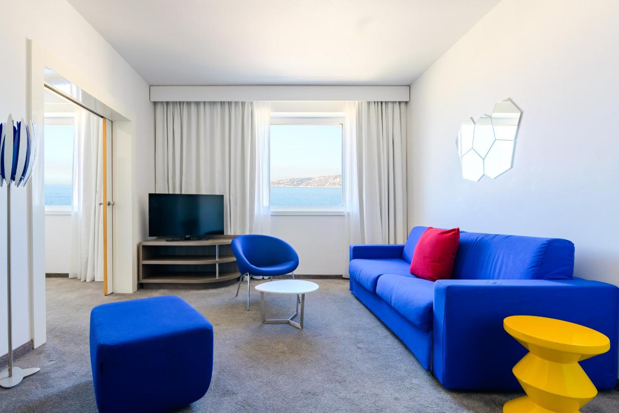 Golden Tulip Marseille Euromed Hotel Exterior photo