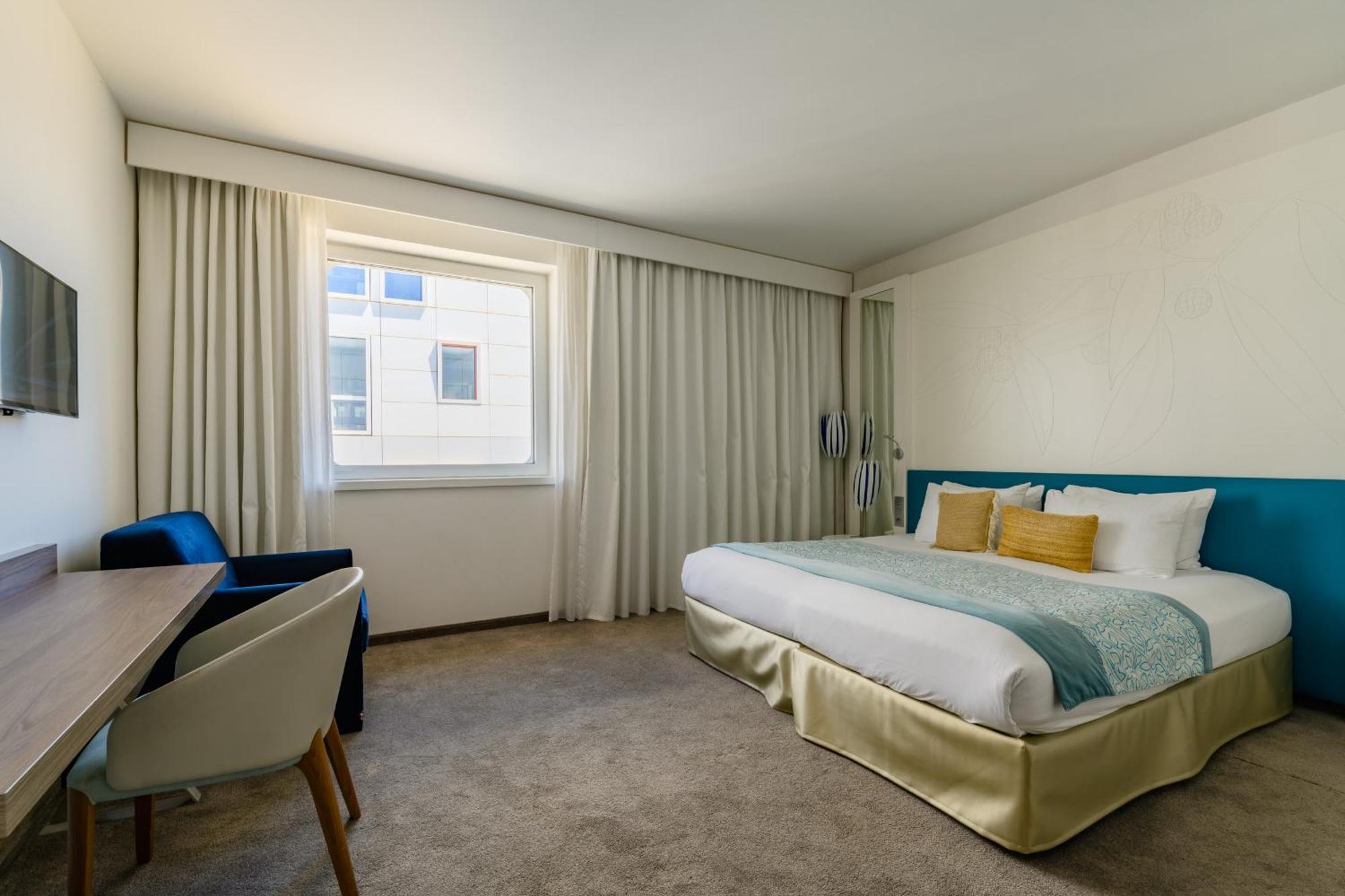 Golden Tulip Marseille Euromed Hotel Exterior photo
